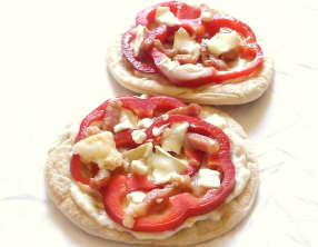 Pizza pita au poivron lardons et chèvre