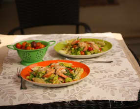 Salade aux artichauts, pommes de terre nouvelles, crevettes, batavia