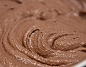 Crème au chocolat et macarons, à l'ancienne