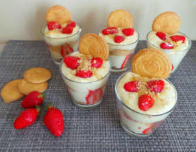 Tiramisu aux fraises gariguettes et galettes bretonnes