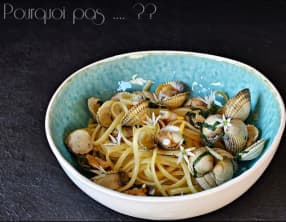 Linguine aux coques et à l'ail des ours