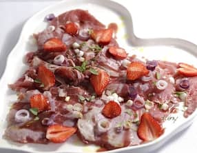 Thon presque cru aux fraises