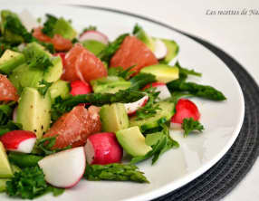 Salade d'asperges, radis et avocat au pamplemousse rose, vinaigrette à l'orange