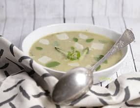 Velouté d'asperges vertes au basilic et au parmesan