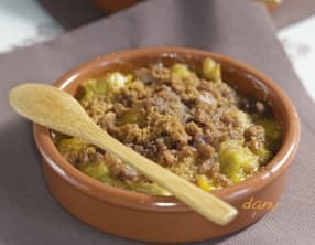 Crumble express rhubarbe mangue aux spéculoos