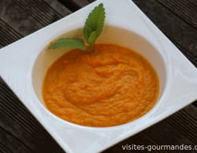 Soupe de carottes à la mélisse citronnée