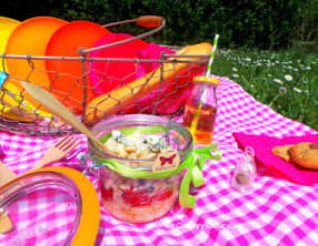 Salade de pâtes aux tomates confites, crumble de roquefort et 4 épices