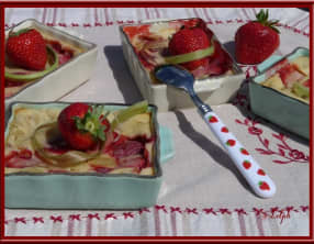Clafoutis au yaourt fraise et rhubarbe
