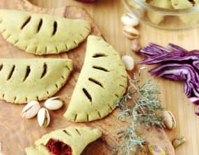 Chausson farci au chou et à la betterave