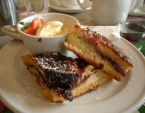 Croque monsieur sucré à la confiture de lait, mascarpone et framboises