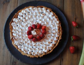 Tarte fraise rhubarbe meringuée