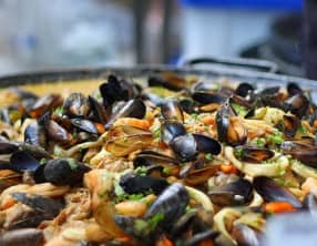 Moules épicées au gingembre, à la citronnelle et coriandre
