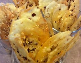 Tuiles au fromage, noisettes et sésame