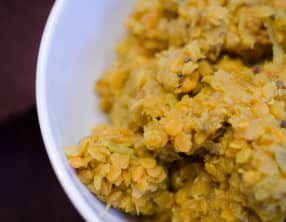 Dhal de lentilles corail à la rhubarbe