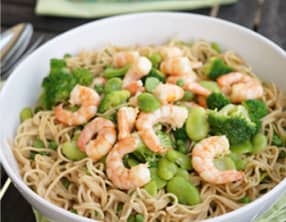 Nouilles aux légumes verts et crevettes au lait de coco