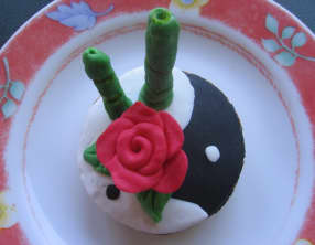 Cupcake et sa décoration en pâte à sucre zen