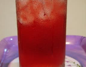 Thé glacé aux fleurs d'hibiscus