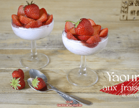 Coupe yaourt grec aux fraises, confiture maison et biscuits façon tiramisu allégé