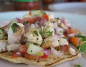 ceviche de crevettes, aux tomates cerises, avocat et coriandre