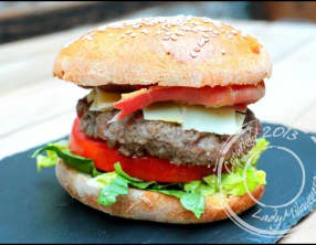 Burger au bœuf, jambon cru et ossau iraty