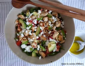 Power salade aux épinards, poulet, avocat et feta