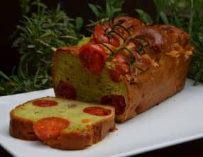 Cake au pesto et tomates cerises