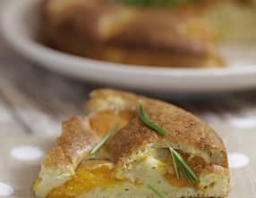 Gâteau au fromage blanc abricots et romarin