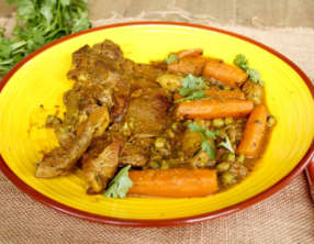 Tajine de tendrons de veau aux carottes, pommes de terre et petits pois