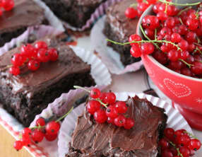 Brownie au chocolat noir et aux groseilles