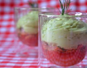 Espuma d’avocat, bâtonnet de saumon fumé à l’aneth