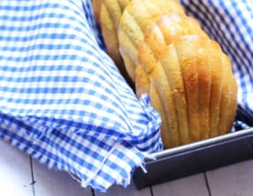 Des madeleines salées au pesto et saumon