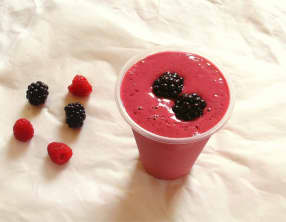 Smoothie aux fruits rouges