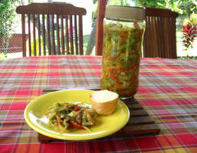 Conserves d'achards aux légumes de saison, à l'ancienne