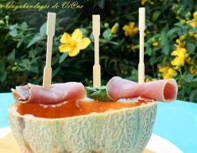 Soupe de melon à la mozzarella et au jambon italien