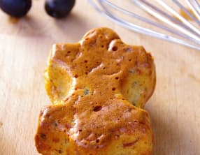 Muffins olives, tomates confites et pesto