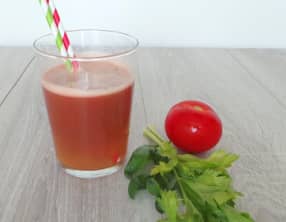 Eau de tomates céleri et basilic