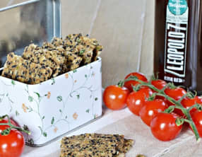 Crackers au sésame noir, thym et fleur de sel