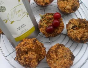 Muffins aux cerises et thé matcha, crumble flocons d'avoine et chocolat blanc