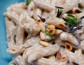 Penne au gorgonzola et aux pignons de pin