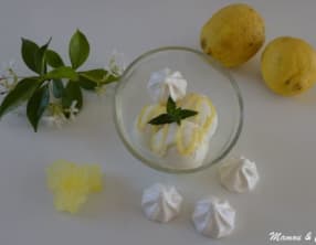 Glace au citron aux éclats de meringue