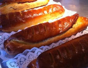 Roulés au jambon, gruyère, tomates, olive, raisins secs