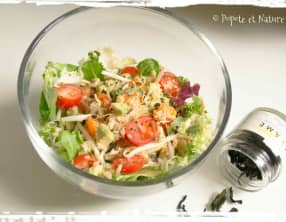 Salade de crabe, abricots frais, avocat et germes de soja frais