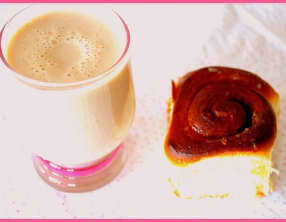 Smoothie à l'avoine et à l'ananas, parfumé à la cannelle