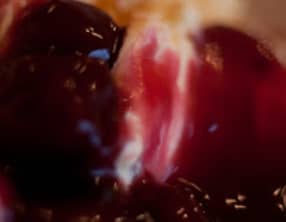 Crème de cerises parfumée à la cannelle et à la vanille