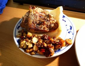 Cuisses de poulet à la plancha, farcies aux herbes et aux noix