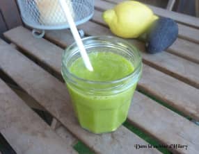 Green smoothie cresson, ananas et avocat