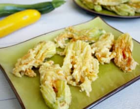 Beignets de fleurs de courgettes en tempura