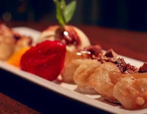 Bananes en croûte, frites