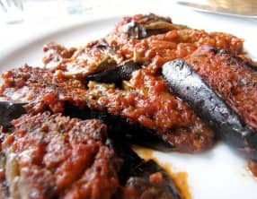 Aubergines farcies au boulgour et aux légumes - vegan