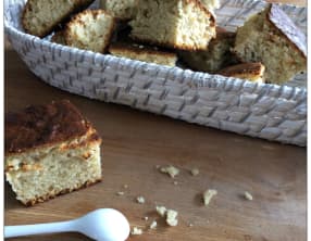 Gâteaux moelleux à la compote de rhubarbe